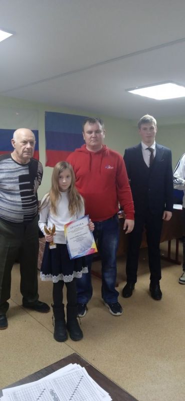 В посёлке Меловое на стадионе "Строитель" прошёл шахматный турнир посвящённый Дню Герба России В посёлке Меловое на стадионе "Строитель" прошёл шахматный турнир посвящённый Дню Герба России