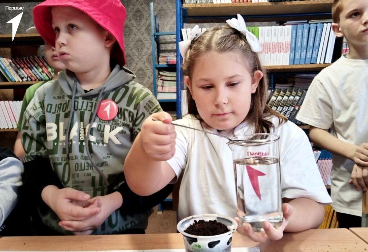 Добрые дела Первых. Активисты Петровеньковской школы совместно с наставниками приняли участие во Всероссийской акции «Неделя добрых дел», посвящённой Дню добровольца в России Добрые дела Первых. Активисты Петровеньковской школы совместно с наставниками приняли участие во Всероссийской акции «Неделя добрых дел», посвящённой Дню добровольца в России