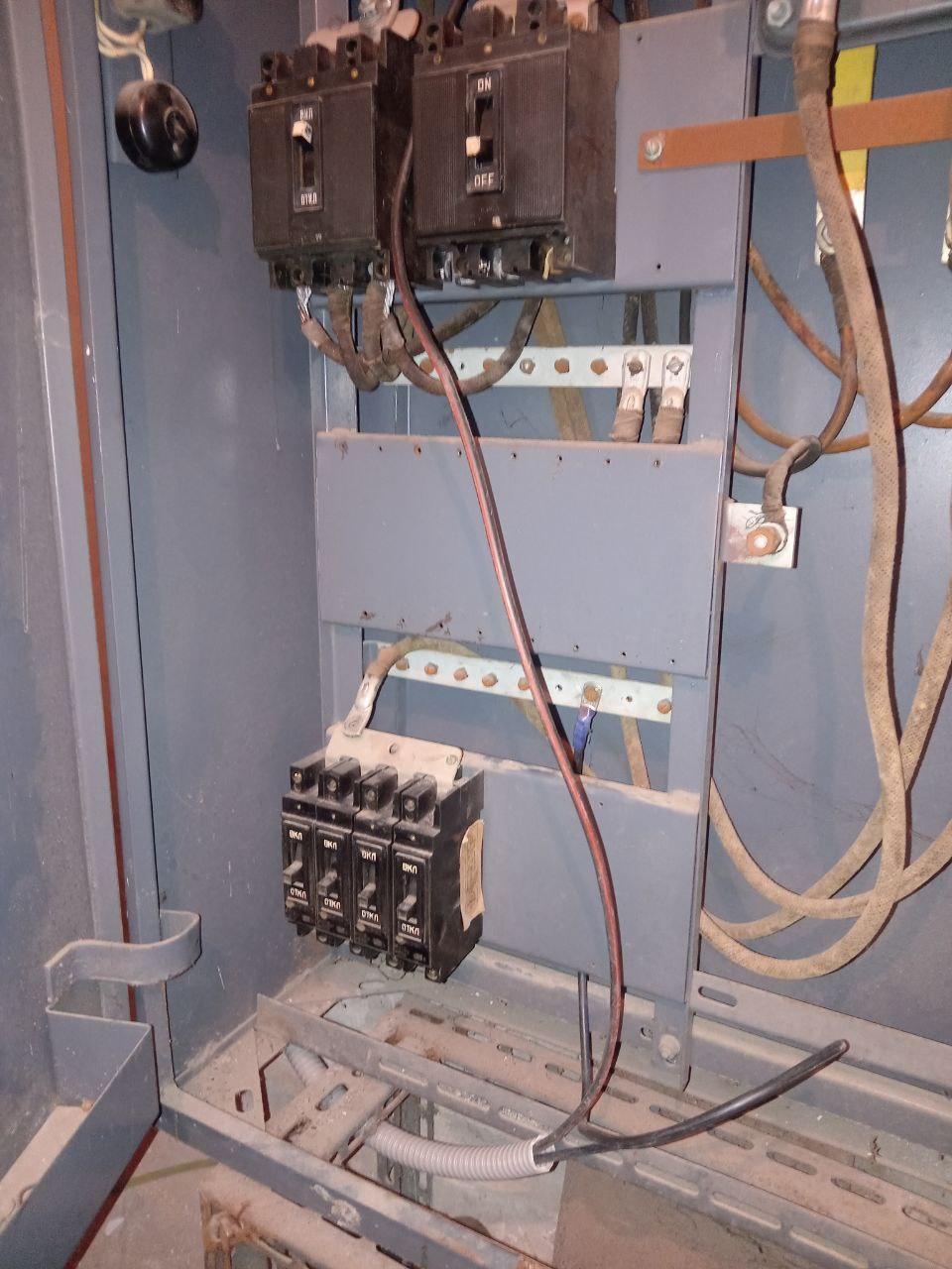 Электрики Удмуртии проверили и отремонтировали электрооборудование в Лутугинской средней школе №1 Электрики Удмуртии проверили и отремонтировали электрооборудование в Лутугинской средней школе №1