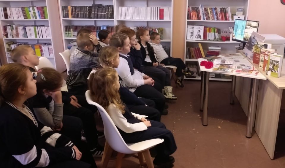 Урок-реквием «И имя есть у этого героя — Великой Армии простой солдат» Урок-реквием «И имя есть у этого героя — Великой Армии простой солдат»