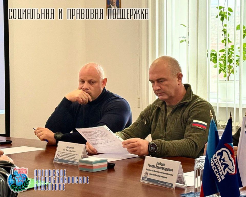 11 ноября Ян Лещенко заместитель руководителя Луганского республиканского отделения Всероссийской общественной организации ветеранов «Боевое Братство», депутат Народного Совета Луганской Народной Республики провел прием... 11 ноября Ян Лещенко заместитель руководителя Луганского республиканского отделения Всероссийской общественной организации ветеранов «Боевое Братство», депутат Народного Совета Луганской Народной Республики провел прием...