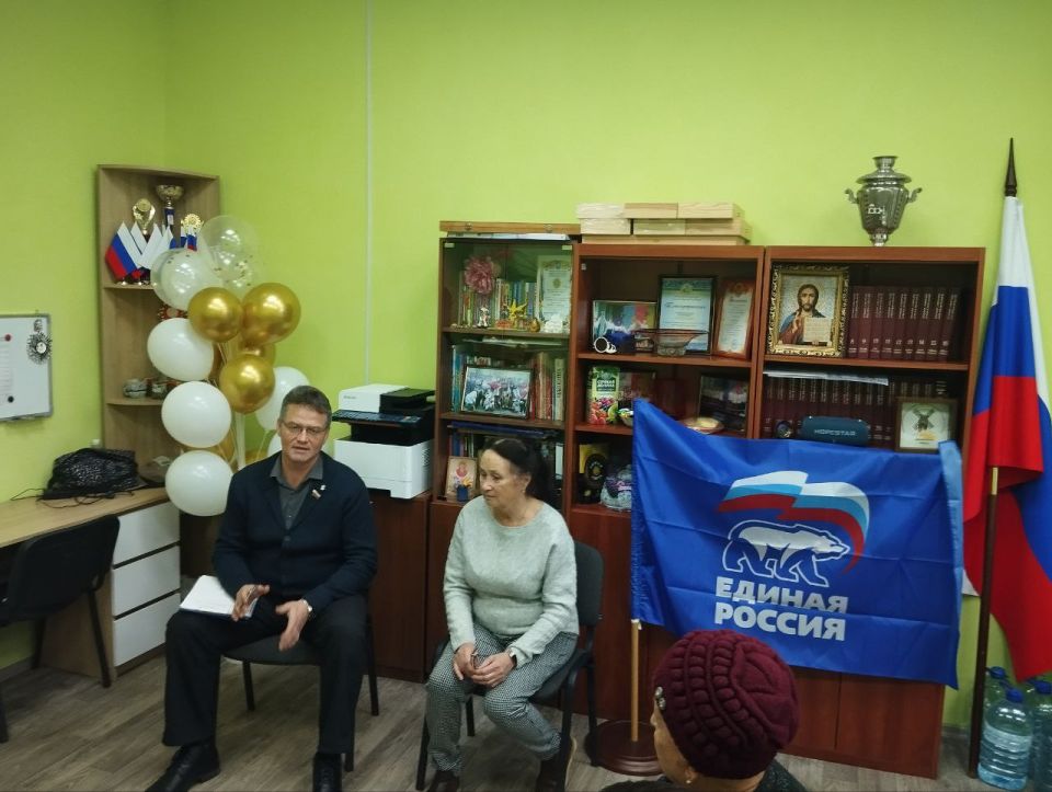 В Станице Луганской продолжается Декада приемов граждан приуроченная к 24-летию партии «Единая Россия»