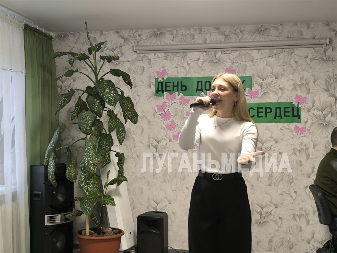 Концертную программу «Тепло сердец мы дарим вам!» к Международному дню инвалидов провели в Кировском комплексном центре социального обслуживания населения Концертную программу «Тепло сердец мы дарим вам!» к Международному дню инвалидов провели в Кировском комплексном центре социального обслуживания населения