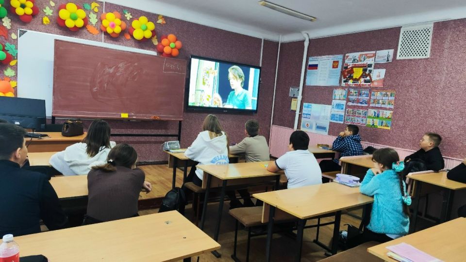 В Лутугинской средней сколе №2 прошел кинолекторий «Формула добра», воспитание души через искусство кино, для учащихся шестых классов В Лутугинской средней сколе №2 прошел кинолекторий «Формула добра», воспитание души через искусство кино, для учащихся шестых классов