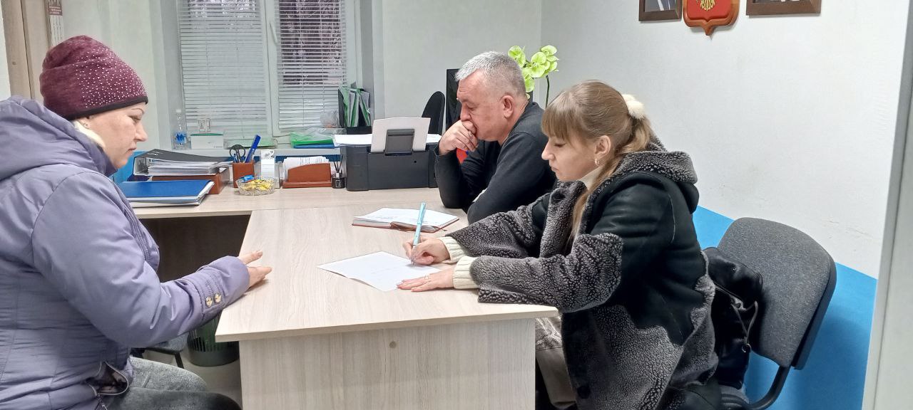 Во второй день декады приёмов, посвящённый жилищно-коммунальной тематике, в Рубежанской местной общественной приёмной состоялись встречи с жителями города Рубежное Во второй день декады приёмов, посвящённый жилищно-коммунальной тематике, в Рубежанской местной общественной приёмной состоялись встречи с жителями города Рубежное