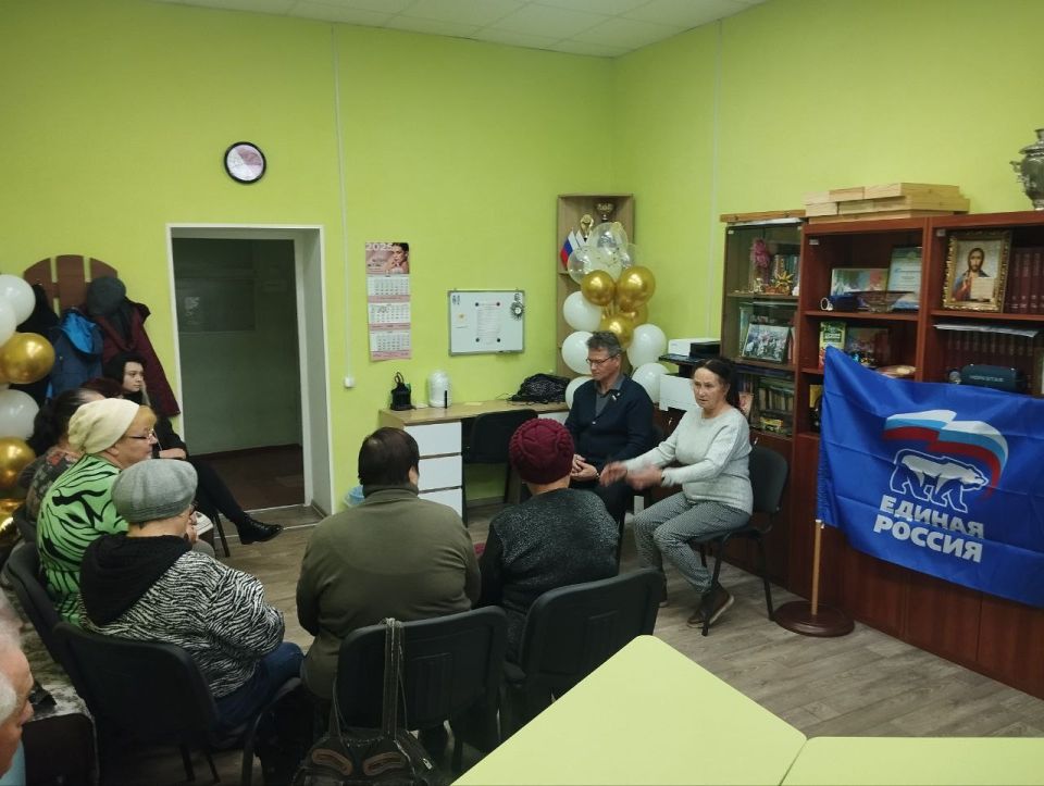 В Станице Луганской продолжается Декада приемов граждан приуроченная к 24-летию партии «Единая Россия» В Станице Луганской продолжается Декада приемов граждан приуроченная к 24-летию партии «Единая Россия»