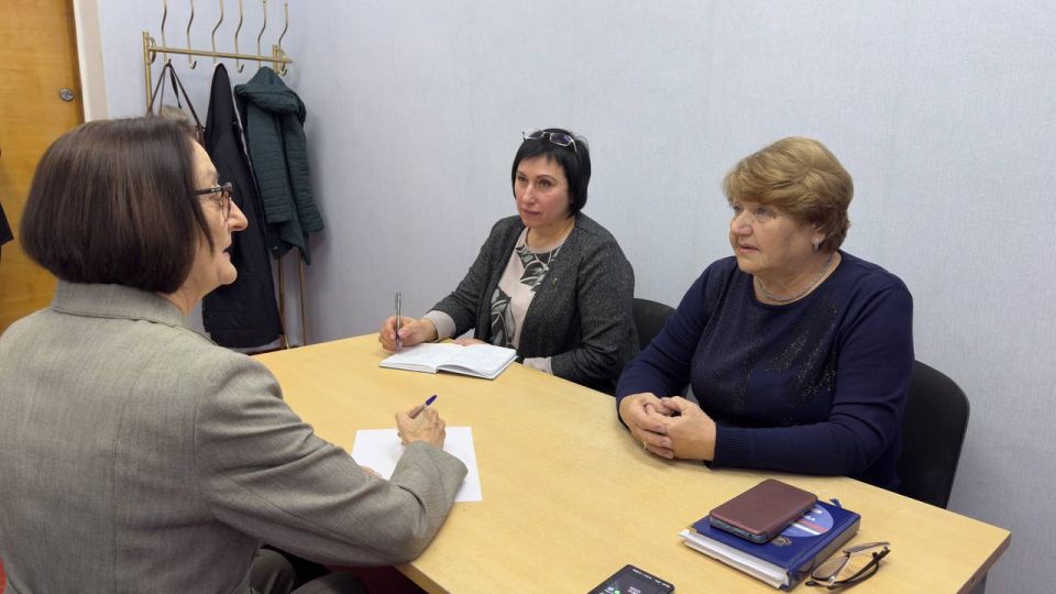 Антрацитовском муниципальном округе состоялся приём граждан по вопросам социальной поддержки в рамках Декады приемов, приуроченной к 24-летию «Единой России» Антрацитовском муниципальном округе состоялся приём граждан по вопросам социальной поддержки в рамках Декады приемов, приуроченной к 24-летию «Единой России»