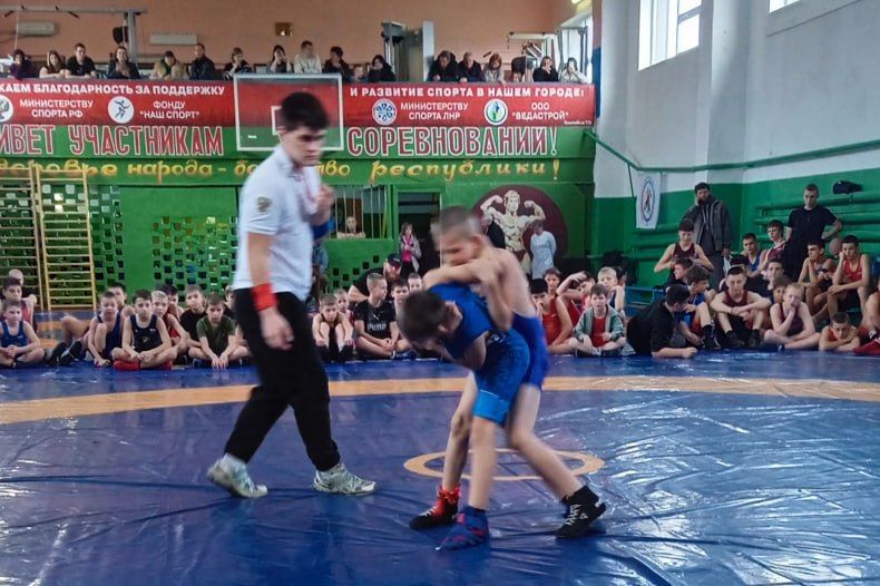 В Свердловска состоялся юношеский турнир по греко-римской борьбе В Свердловска состоялся юношеский турнир по греко-римской борьбе