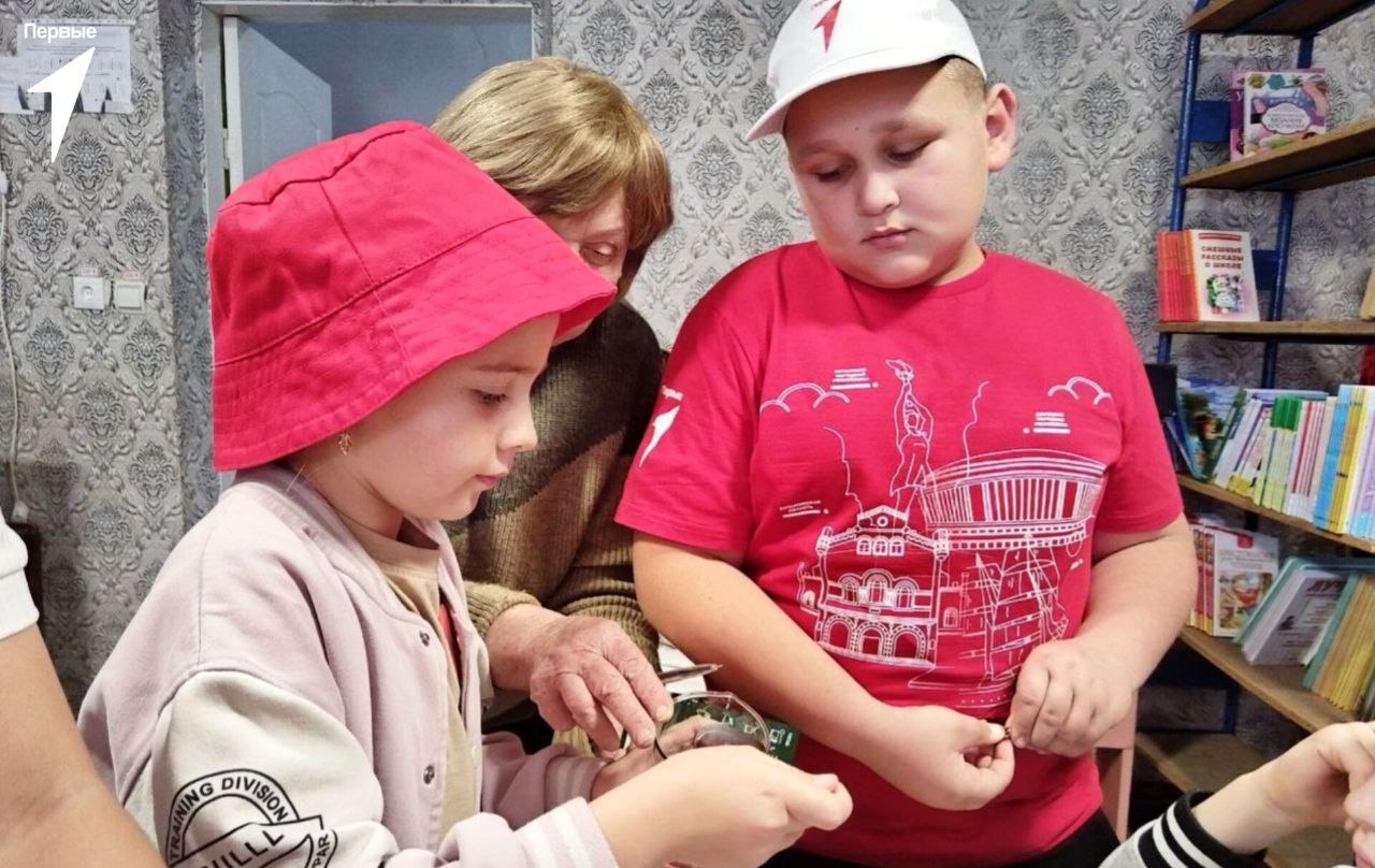 Добрые дела Первых. Активисты Петровеньковской школы совместно с наставниками приняли участие во Всероссийской акции «Неделя добрых дел», посвящённой Дню добровольца в России Добрые дела Первых. Активисты Петровеньковской школы совместно с наставниками приняли участие во Всероссийской акции «Неделя добрых дел», посвящённой Дню добровольца в России