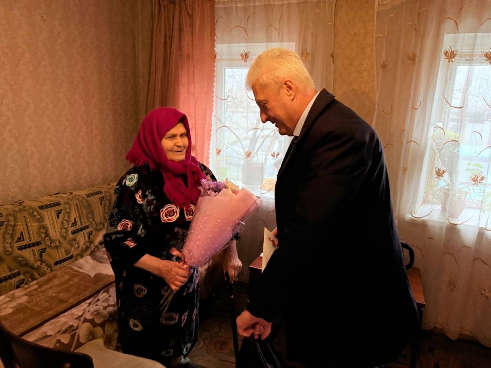 Сергей Козенко: Сегодня Валентине Ивановне Чурсиной, жительнице Краснодона, исполнилось 95 лет Сергей Козенко: Сегодня Валентине Ивановне Чурсиной, жительнице Краснодона, исполнилось 95 лет