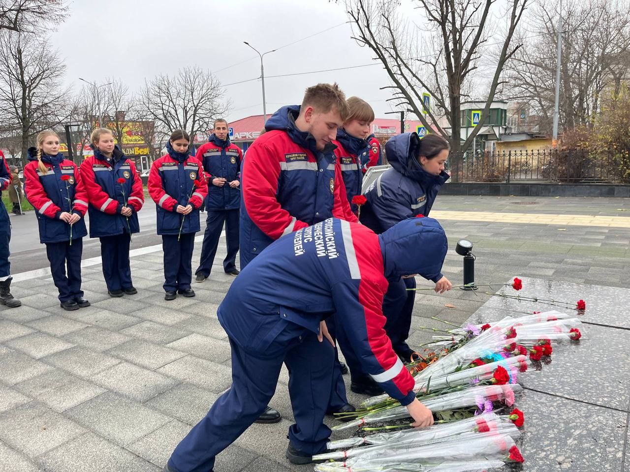 Вечная память героям: «Ворошиловец» чтит День неизвестного солдата! Вечная память героям: «Ворошиловец» чтит День неизвестного солдата!