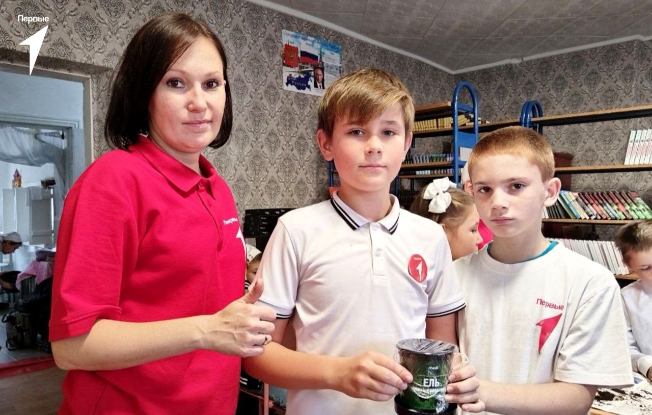 Добрые дела Первых. Активисты Петровеньковской школы совместно с наставниками приняли участие во Всероссийской акции «Неделя добрых дел», посвящённой Дню добровольца в России Добрые дела Первых. Активисты Петровеньковской школы совместно с наставниками приняли участие во Всероссийской акции «Неделя добрых дел», посвящённой Дню добровольца в России