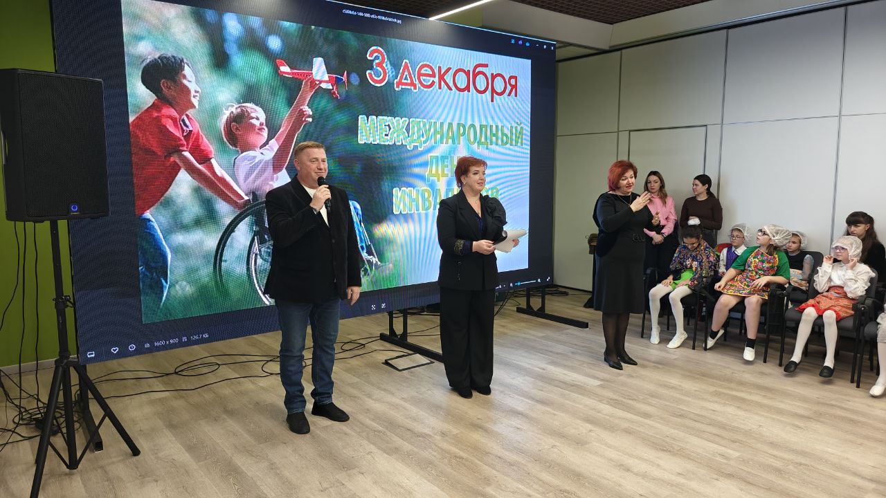 Сегодня, в Международный день инвалидов, вместе с заместителем Председателя Народного Совета ЛНР Денисом Колесниковым приняли участие в прекрасном и душевном мероприятии — «Празднике Дружбы» Сегодня, в Международный день инвалидов, вместе с заместителем Председателя Народного Совета ЛНР Денисом Колесниковым приняли участие в прекрасном и душевном мероприятии — «Празднике Дружбы»