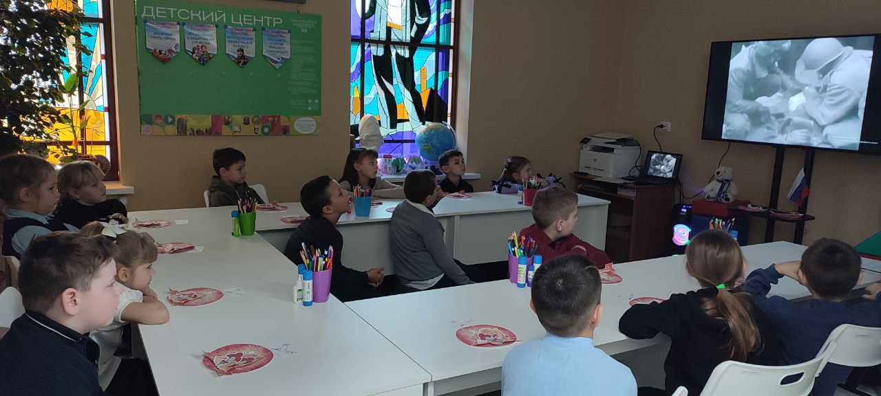 В Перевальском Детском центре прошло мероприятие, посвященное Дню неизвестного солдата В Перевальском Детском центре прошло мероприятие, посвященное Дню неизвестного солдата