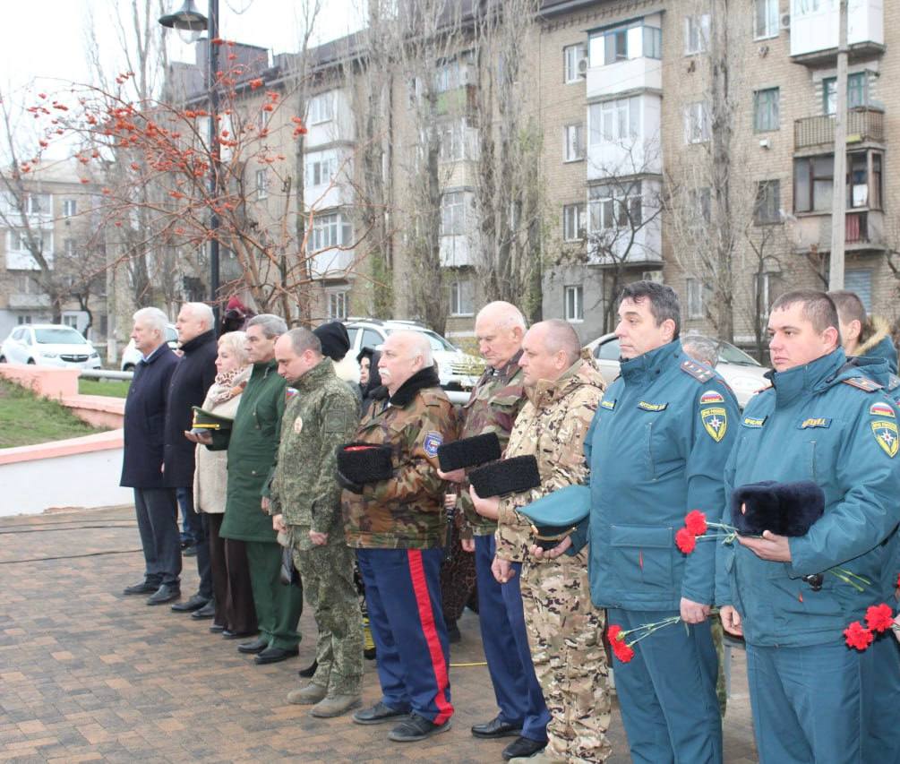 Сергей Козенко: Ежегодно 3 декабря, склоняя головы, мы чтим бессмертный подвиг тех, чьи имена навечно укрыты покровом неизвестности, но чья жертва вписана золотыми буквами в героическую летопись нашей Родины Сергей Козенко: Ежегодно 3 декабря, склоняя головы, мы чтим бессмертный подвиг тех, чьи имена навечно укрыты покровом неизвестности, но чья жертва вписана золотыми буквами в героическую летопись нашей Родины