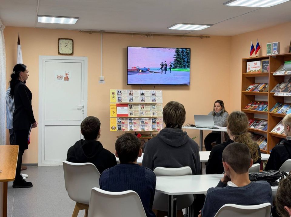 В День Неизвестного Солдата в читальном зале Централизованной библиотечной системы города Первомайска прошел патриотический урок «Не гаснет памяти свеча»