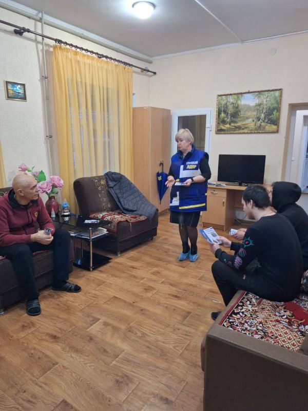 ВСТРЕЧА С ЖИТЕЛЯМИ. Депутат Совета Ровеньковского городского округа от фракции ЛДПР Елена Польжок провела рабочую встречу в Филиале №12 ГКУ ЛНР «Семейный центр» в г. Ровеньки