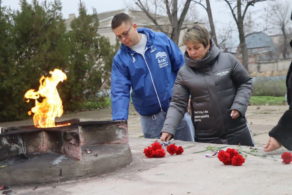 В Северодонецке единороссы почтили подвиг Неизвестного солдата В Северодонецке единороссы почтили подвиг Неизвестного солдата