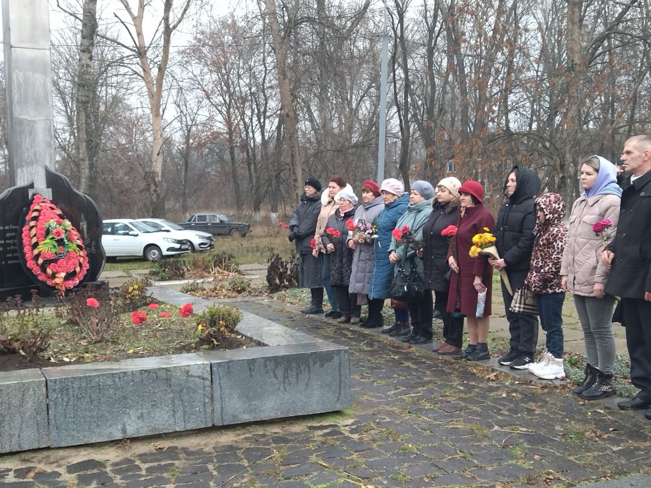 В парке имени Валентины Терешковой города Суходольска состоялось памятное мероприятие, посвящённое Дню Неизвестного Солдата В парке имени Валентины Терешковой города Суходольска состоялось памятное мероприятие, посвящённое Дню Неизвестного Солдата