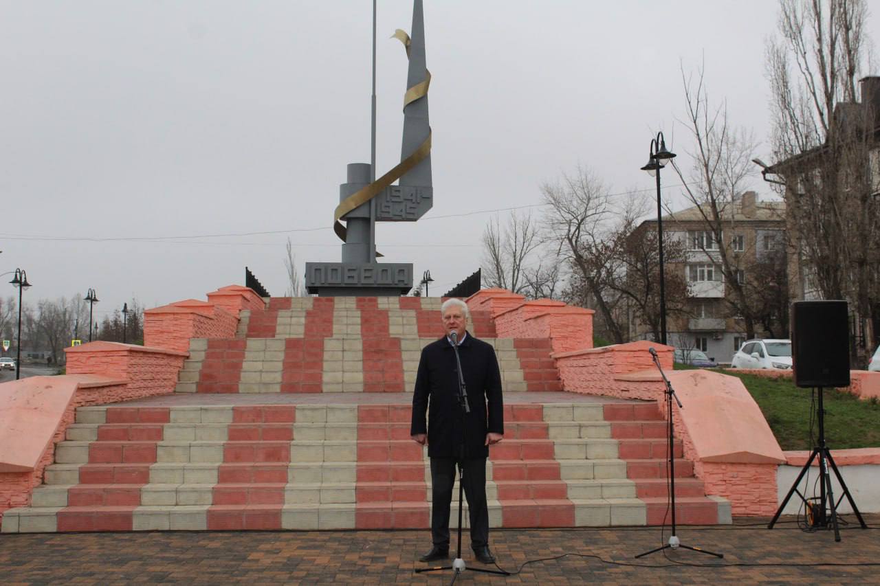 Сергей Козенко: Ежегодно 3 декабря, склоняя головы, мы чтим бессмертный подвиг тех, чьи имена навечно укрыты покровом неизвестности, но чья жертва вписана золотыми буквами в героическую летопись нашей Родины Сергей Козенко: Ежегодно 3 декабря, склоняя головы, мы чтим бессмертный подвиг тех, чьи имена навечно укрыты покровом неизвестности, но чья жертва вписана золотыми буквами в героическую летопись нашей Родины