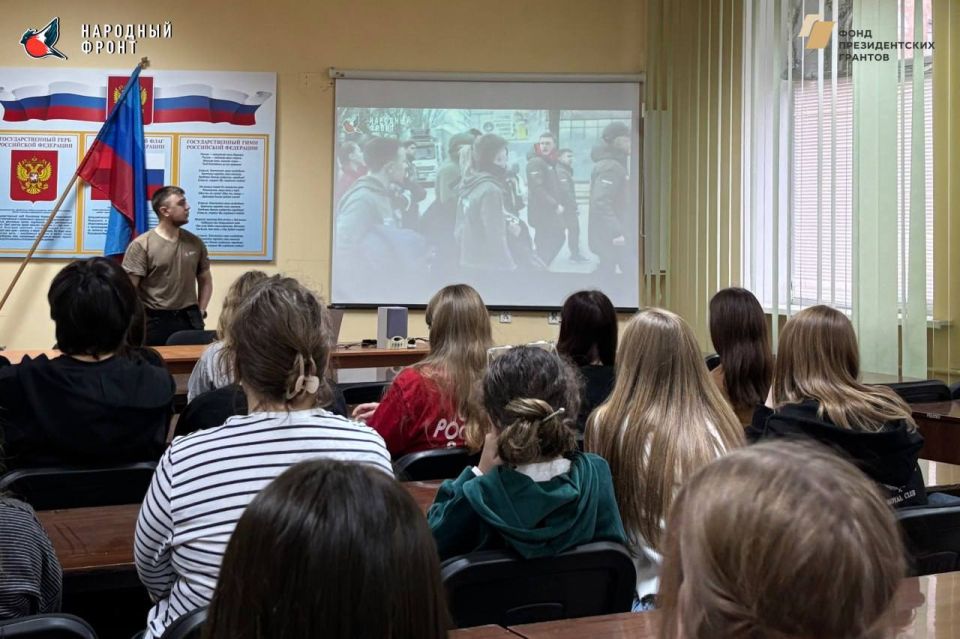 Молодёжка НФ провела агитацию в ГБПОО ЛНР «Луганский архитектурно-строительный колледж имени архитектора А.С. Шеремета» Молодёжка НФ провела агитацию в ГБПОО ЛНР «Луганский архитектурно-строительный колледж имени архитектора А.С. Шеремета»