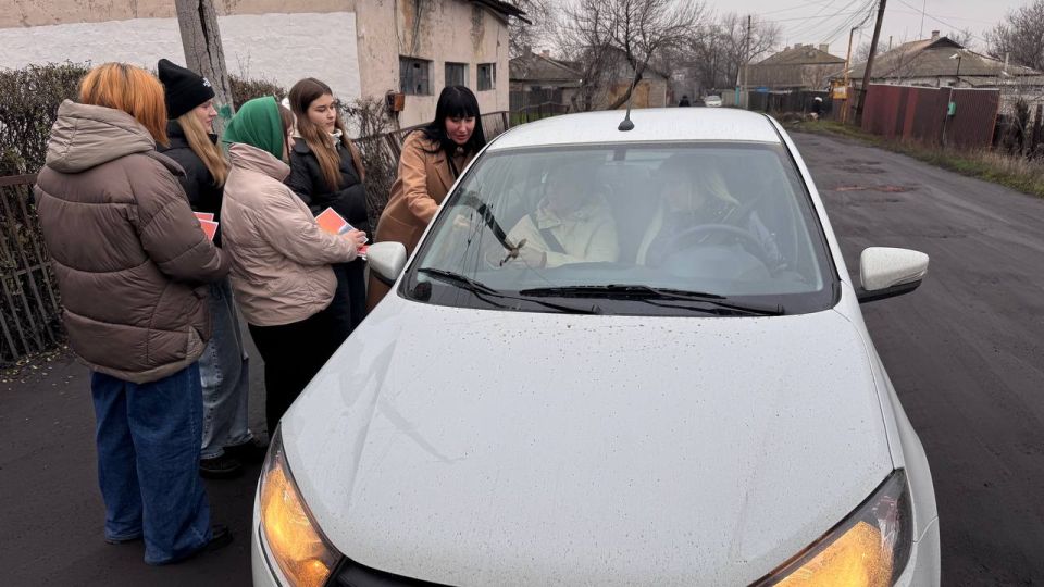 Сегодня в пгт Дзержинский состоялась социальная акция «Стоп наркотик», организованная отделом жизнеобеспечения пгт Дзержинский совместно со студентами-практикантами при участии сотрудников ОМВД России «Ровеньковский» Сегодня в пгт Дзержинский состоялась социальная акция «Стоп наркотик», организованная отделом жизнеобеспечения пгт Дзержинский совместно со студентами-практикантами при участии сотрудников ОМВД России «Ровеньковский»