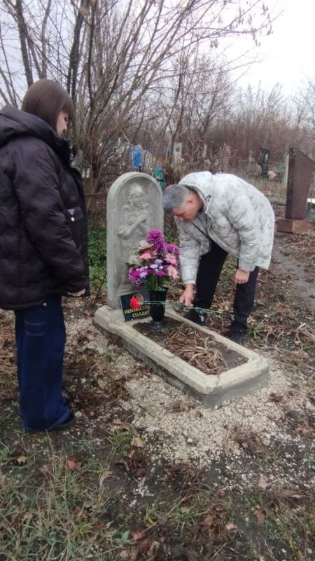 Возложение цветов к могиле Неизвестного Солдата: дань вечной памяти! Возложение цветов к могиле Неизвестного Солдата: дань вечной памяти!