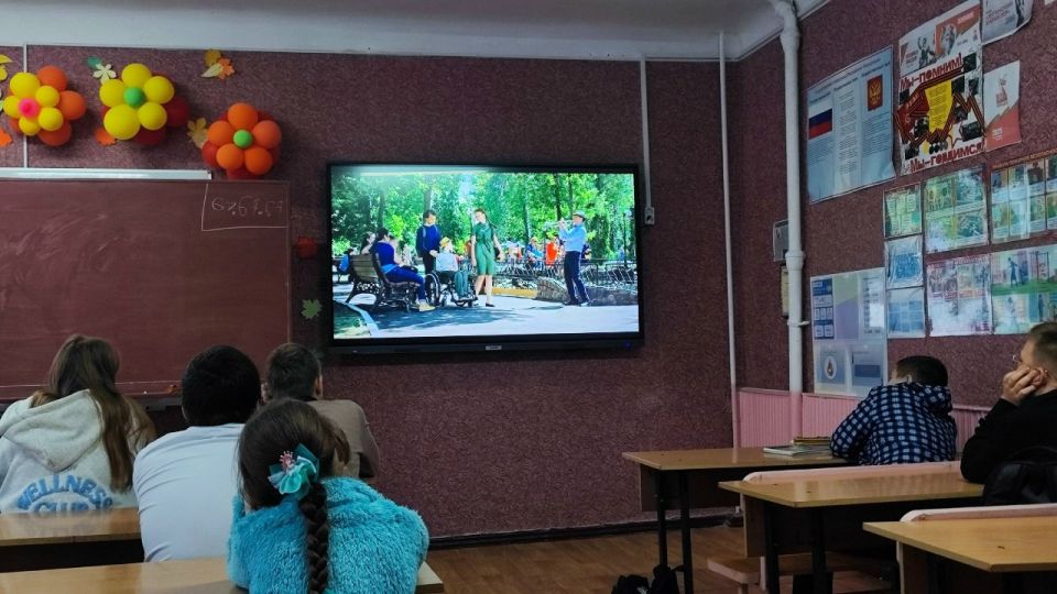 В Лутугинской средней сколе №2 прошел кинолекторий «Формула добра», воспитание души через искусство кино, для учащихся шестых классов В Лутугинской средней сколе №2 прошел кинолекторий «Формула добра», воспитание души через искусство кино, для учащихся шестых классов