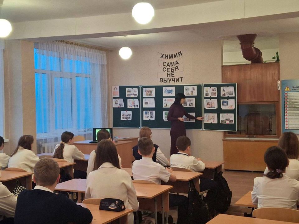 В ГБОУ ЛНР «Брянковская СШ №9» социальный педагог Ирина Чебукина провела для обучающихся 6Б класса внеклассное мероприятие «Доброта спасет мир», приуроченное ко Всемирному дню инвалидов В ГБОУ ЛНР «Брянковская СШ №9» социальный педагог Ирина Чебукина провела для обучающихся 6Б класса внеклассное мероприятие «Доброта спасет мир», приуроченное ко Всемирному дню инвалидов