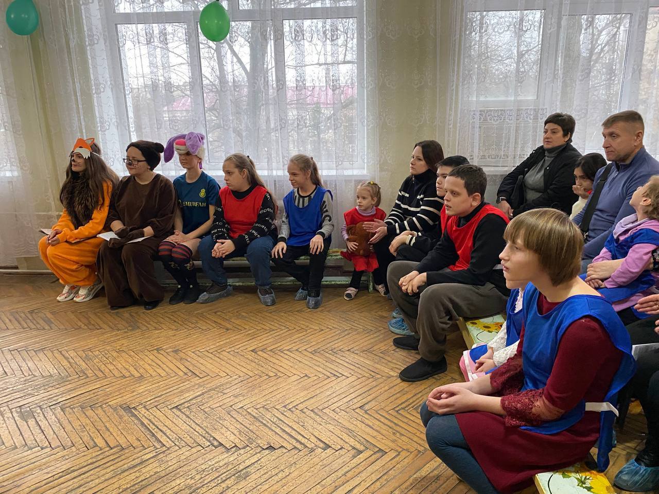 Праздник «Мы вместе, мы — сила» в Антрацитовском центре социального обслуживания населения Праздник «Мы вместе, мы — сила» в Антрацитовском центре социального обслуживания населения