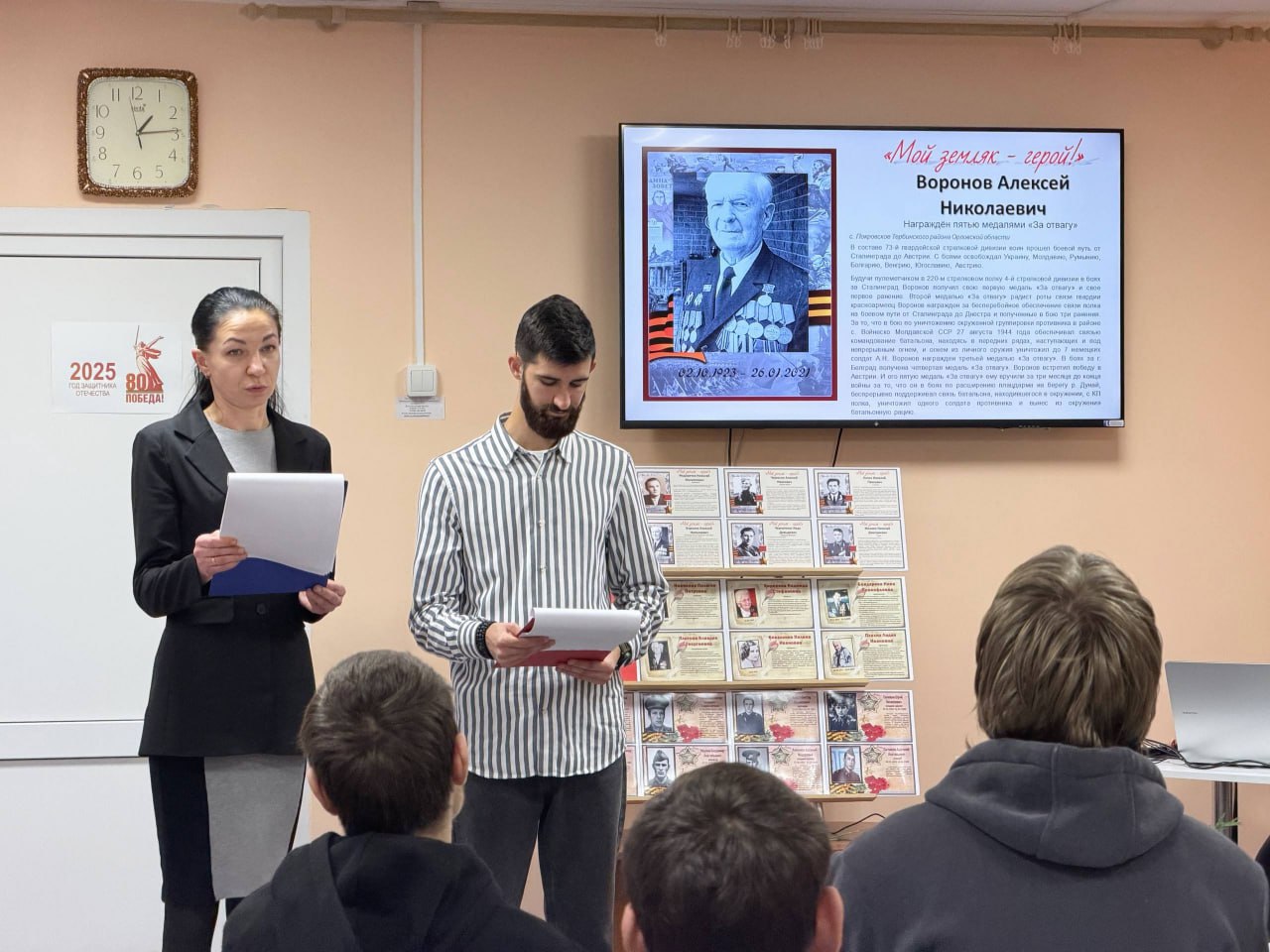 В День Неизвестного Солдата в читальном зале Централизованной библиотечной системы города Первомайска прошел патриотический урок «Не гаснет памяти свеча» В День Неизвестного Солдата в читальном зале Централизованной библиотечной системы города Первомайска прошел патриотический урок «Не гаснет памяти свеча»