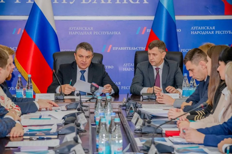Глава ЛНР Леонид Пасечник провел заседание Совета по улучшению качества жизни, на котором обсуждались меры по совершенствованию системы оказания социальных услуг в республике Глава ЛНР Леонид Пасечник провел заседание Совета по улучшению качества жизни, на котором обсуждались меры по совершенствованию системы оказания социальных услуг в республике