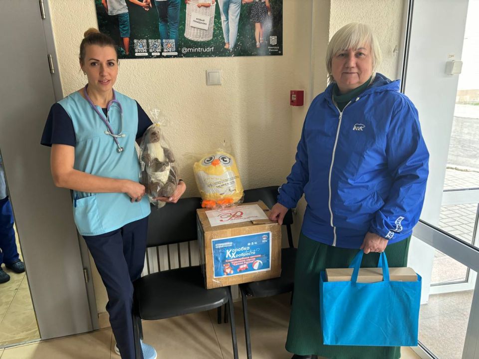 В рамках акции «Коробка храбрости» единороссы Славяносербщины передали подарки за смелость для детей, проходящих лечение у участкового педиатра в амбулаториях поселков Славяносербск и Фрунзе, а также находящихся на лечении в... В рамках акции «Коробка храбрости» единороссы Славяносербщины передали подарки за смелость для детей, проходящих лечение у участкового педиатра в амбулаториях поселков Славяносербск и Фрунзе, а также находящихся на лечении в...