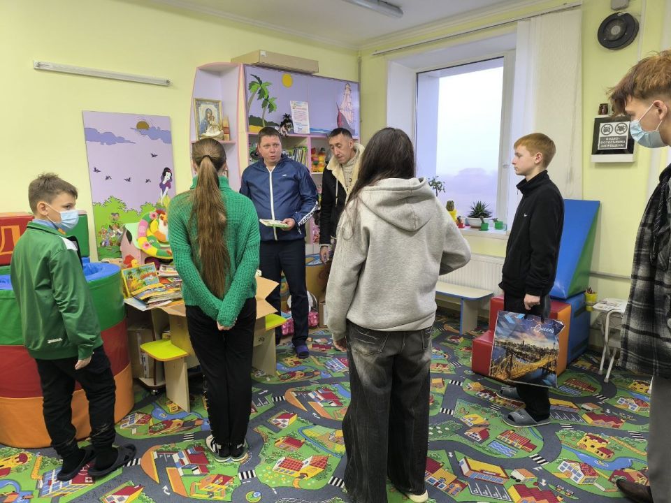 В Лисичанске передали детям в медучреждении «Коробки храбрости» В Лисичанске передали детям в медучреждении «Коробки храбрости»