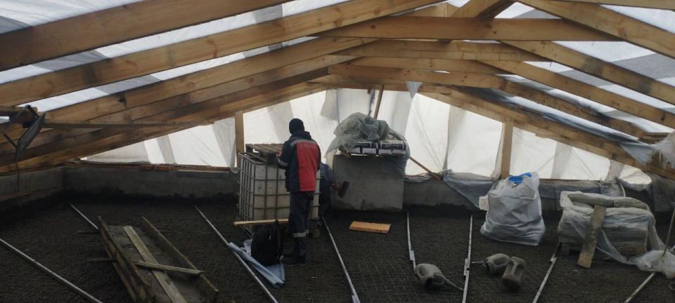 В рамках специального инфраструктурного проекта в Краснодоне специалисты подрядной организации ООО СК «СТИЛЛ» выполняют капитальный ремонт мягкой кровли многоквартирного жилого дома по адресу: кв. Шевченко, д. 42 В рамках специального инфраструктурного проекта в Краснодоне специалисты подрядной организации ООО СК «СТИЛЛ» выполняют капитальный ремонт мягкой кровли многоквартирного жилого дома по адресу: кв. Шевченко, д. 42