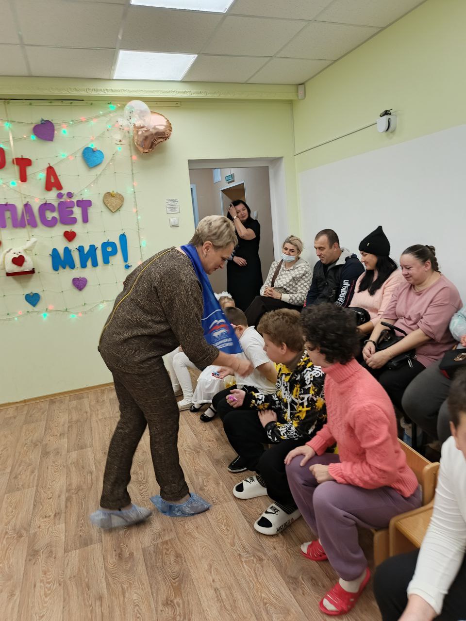 «Единая Россия» передала игрушки, собранные в рамках акции «Коробка храбрости», в Рубежанский реабилитационный центр «Возрождение», который посещают дети с ОВЗ «Единая Россия» передала игрушки, собранные в рамках акции «Коробка храбрости», в Рубежанский реабилитационный центр «Возрождение», который посещают дети с ОВЗ