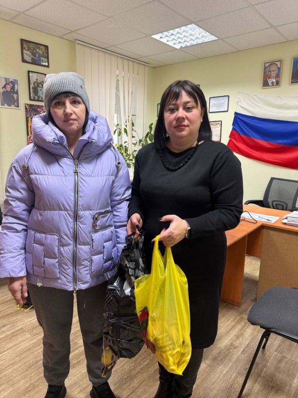 02 декабря Петровский отдел жизнеобеспечения выдал гуманитарную помощь в виде продуктов питания населению с ограниченными возможностями 02 декабря Петровский отдел жизнеобеспечения выдал гуманитарную помощь в виде продуктов питания населению с ограниченными возможностями