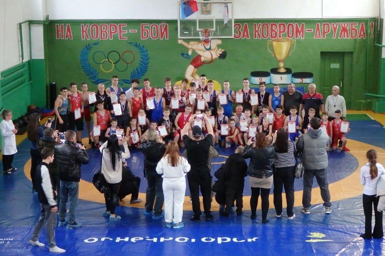 В Свердловска состоялся юношеский турнир по греко-римской борьбе В Свердловска состоялся юношеский турнир по греко-римской борьбе