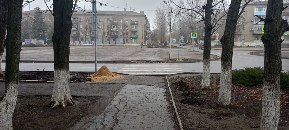 Специалисты МУП «Дорожно-эксплуатационное управление» активно проводят подготовительные работы для обеспечения надежного состояния улиц Молодогвардейска в зимний сезон Специалисты МУП «Дорожно-эксплуатационное управление» активно проводят подготовительные работы для обеспечения надежного состояния улиц Молодогвардейска в зимний сезон
