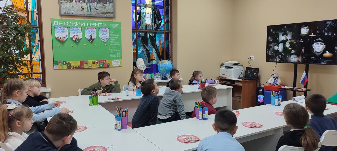В Перевальском Детском центре прошло мероприятие, посвященное Дню неизвестного солдата В Перевальском Детском центре прошло мероприятие, посвященное Дню неизвестного солдата