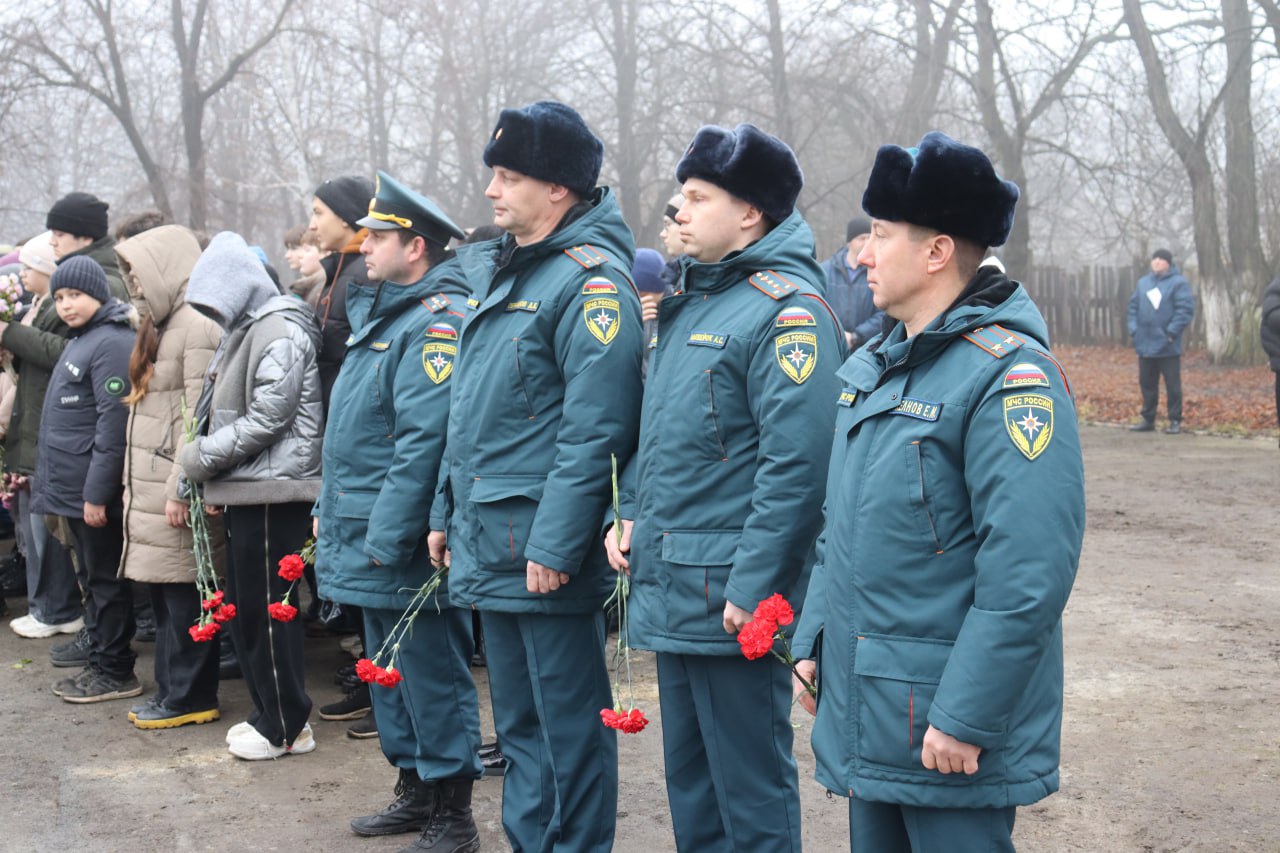 Наталия Жулинская: В Алмазной торжественно открыли после ремонта Братскую могилу советских воинов Наталия Жулинская: В Алмазной торжественно открыли после ремонта Братскую могилу советских воинов