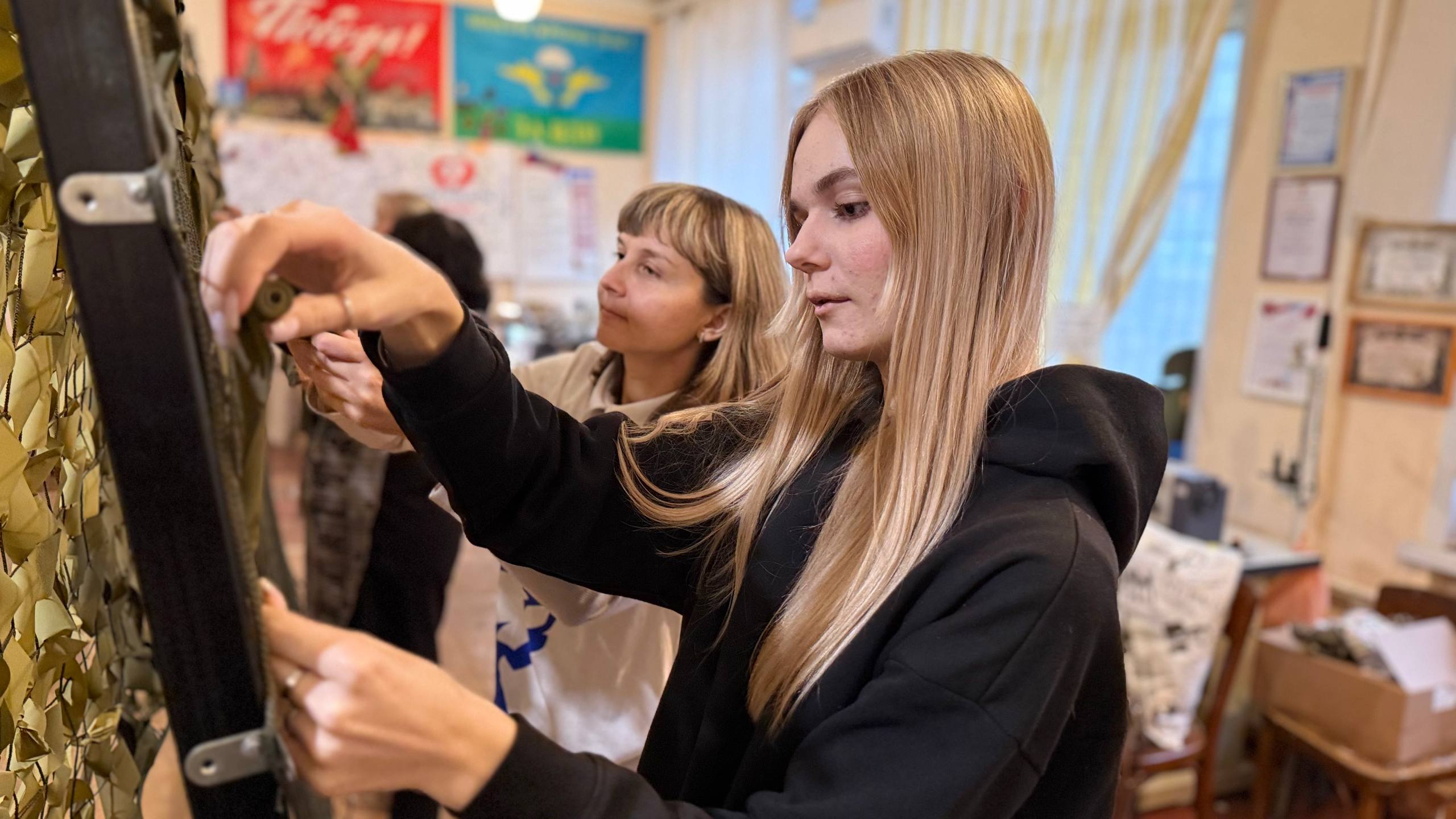 Подарок Партии — помощь фронту Подарок Партии — помощь фронту