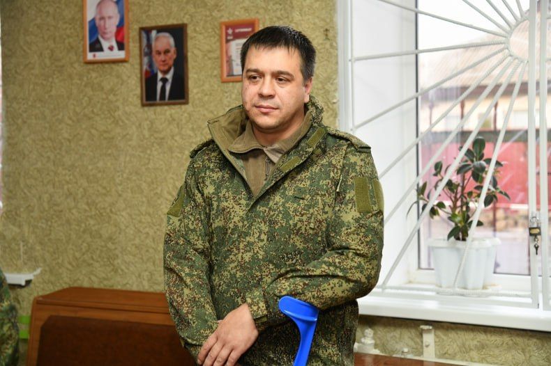 В Свердловском муниципалитете военнослужащему СВО с ограниченными возможностями вручили инвалидную коляску с электроприводом В Свердловском муниципалитете военнослужащему СВО с ограниченными возможностями вручили инвалидную коляску с электроприводом