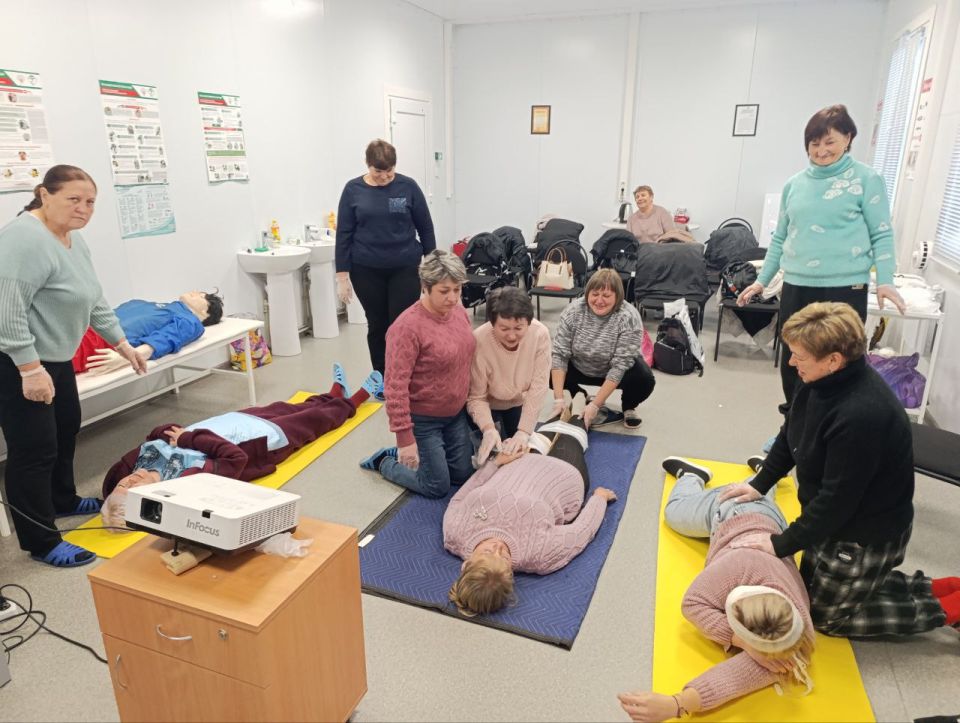 Младший персонал Ровеньковской городской больницы продолжает обучаться правилам оказания первой помощи в Школе медицины катастроф Младший персонал Ровеньковской городской больницы продолжает обучаться правилам оказания первой помощи в Школе медицины катастроф