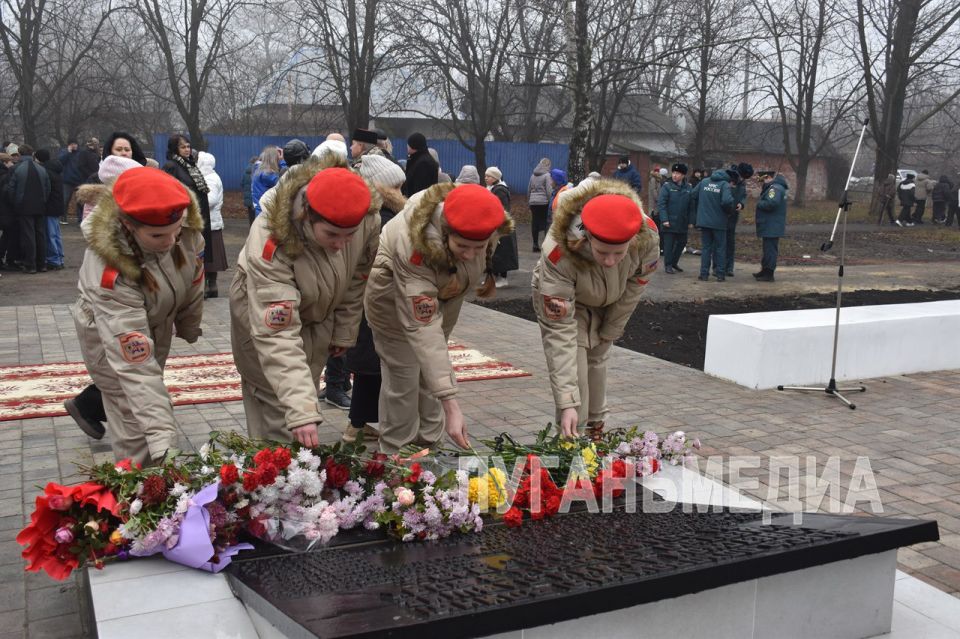 В Алмазной открыли обновленный мемориал советским воинам В Алмазной открыли обновленный мемориал советским воинам