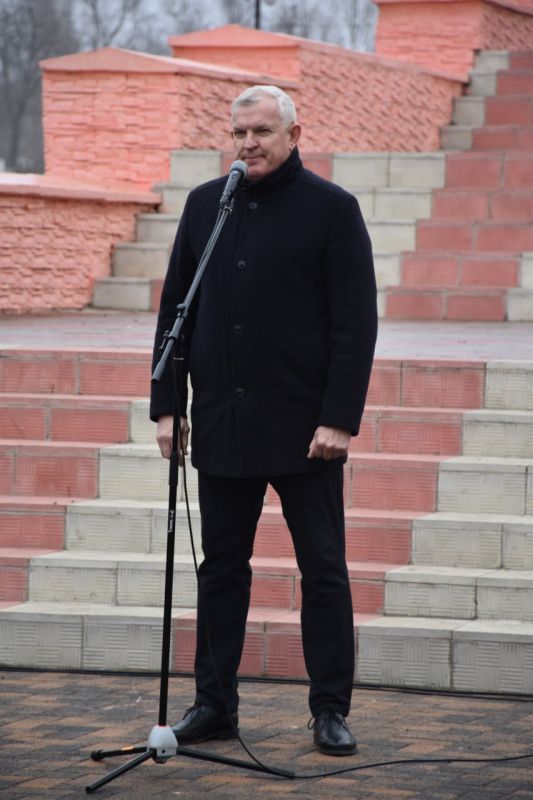 Владимир Шавлай: Сегодня на Аллее Защитников Родины принял участие в торжественном мероприятии в честь Дня Неизвестного Солдата Владимир Шавлай: Сегодня на Аллее Защитников Родины принял участие в торжественном мероприятии в честь Дня Неизвестного Солдата