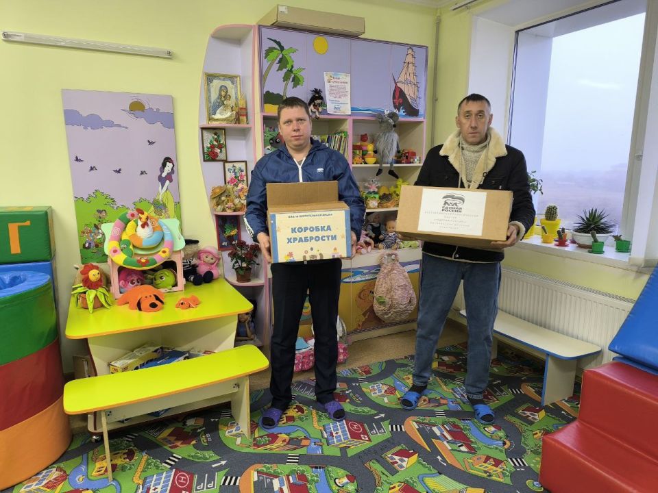 В Лисичанске передали детям в медучреждении «Коробки храбрости» В Лисичанске передали детям в медучреждении «Коробки храбрости»