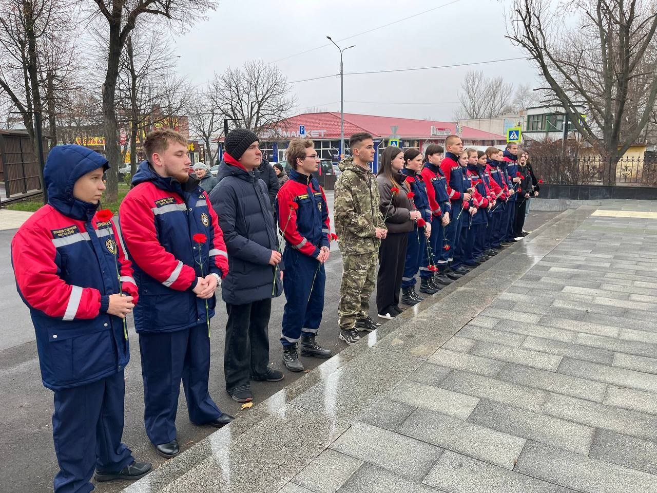 Вечная память героям: «Ворошиловец» чтит День неизвестного солдата! Вечная память героям: «Ворошиловец» чтит День неизвестного солдата!