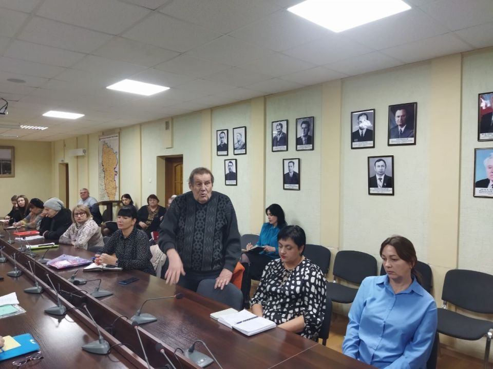 Сотрудники Росреестра по ЛНР провели выездной прием граждан в Ровеньках для оказания правовой помощи