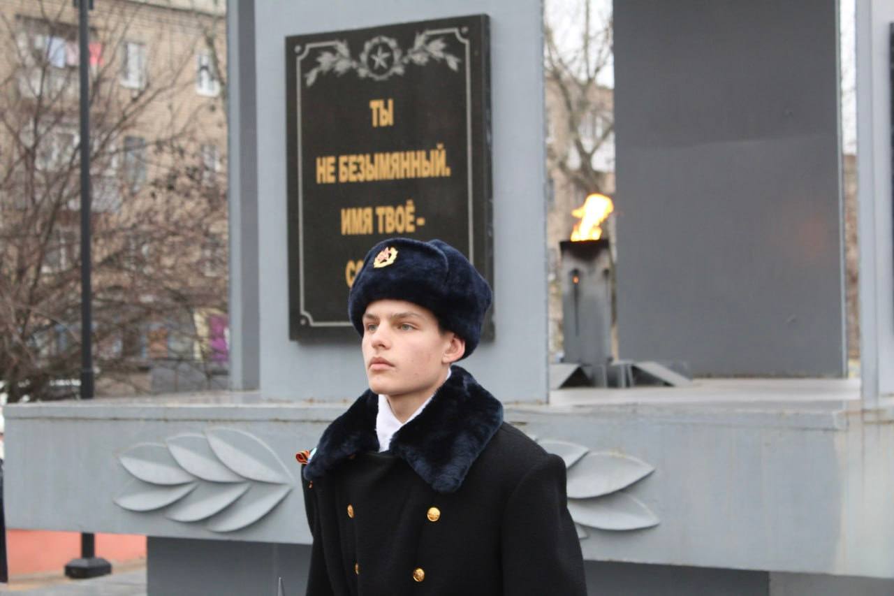 Сергей Козенко: Ежегодно 3 декабря, склоняя головы, мы чтим бессмертный подвиг тех, чьи имена навечно укрыты покровом неизвестности, но чья жертва вписана золотыми буквами в героическую летопись нашей Родины Сергей Козенко: Ежегодно 3 декабря, склоняя головы, мы чтим бессмертный подвиг тех, чьи имена навечно укрыты покровом неизвестности, но чья жертва вписана золотыми буквами в героическую летопись нашей Родины